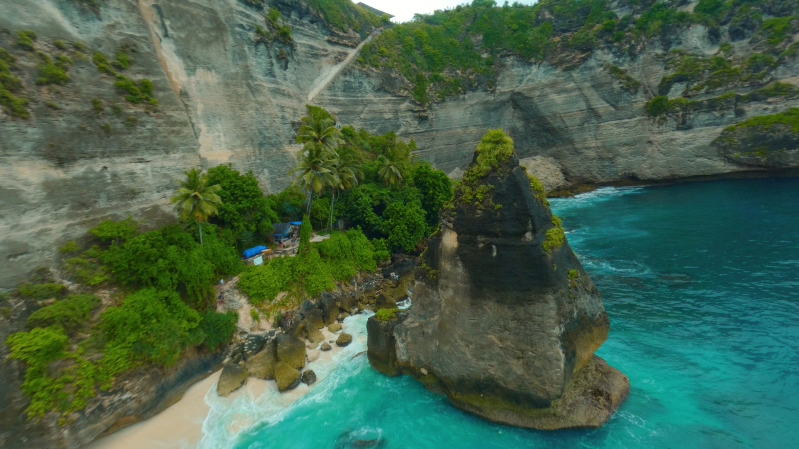 Diamond Beach Bali’s Pristine Paradise: Top 5 Must-Visit Attractions
