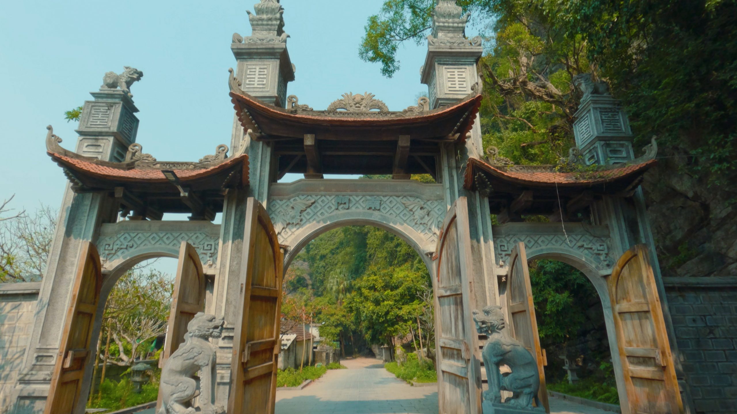 Ninh Binh: A Tale of Tranquility and Limestone Splendor