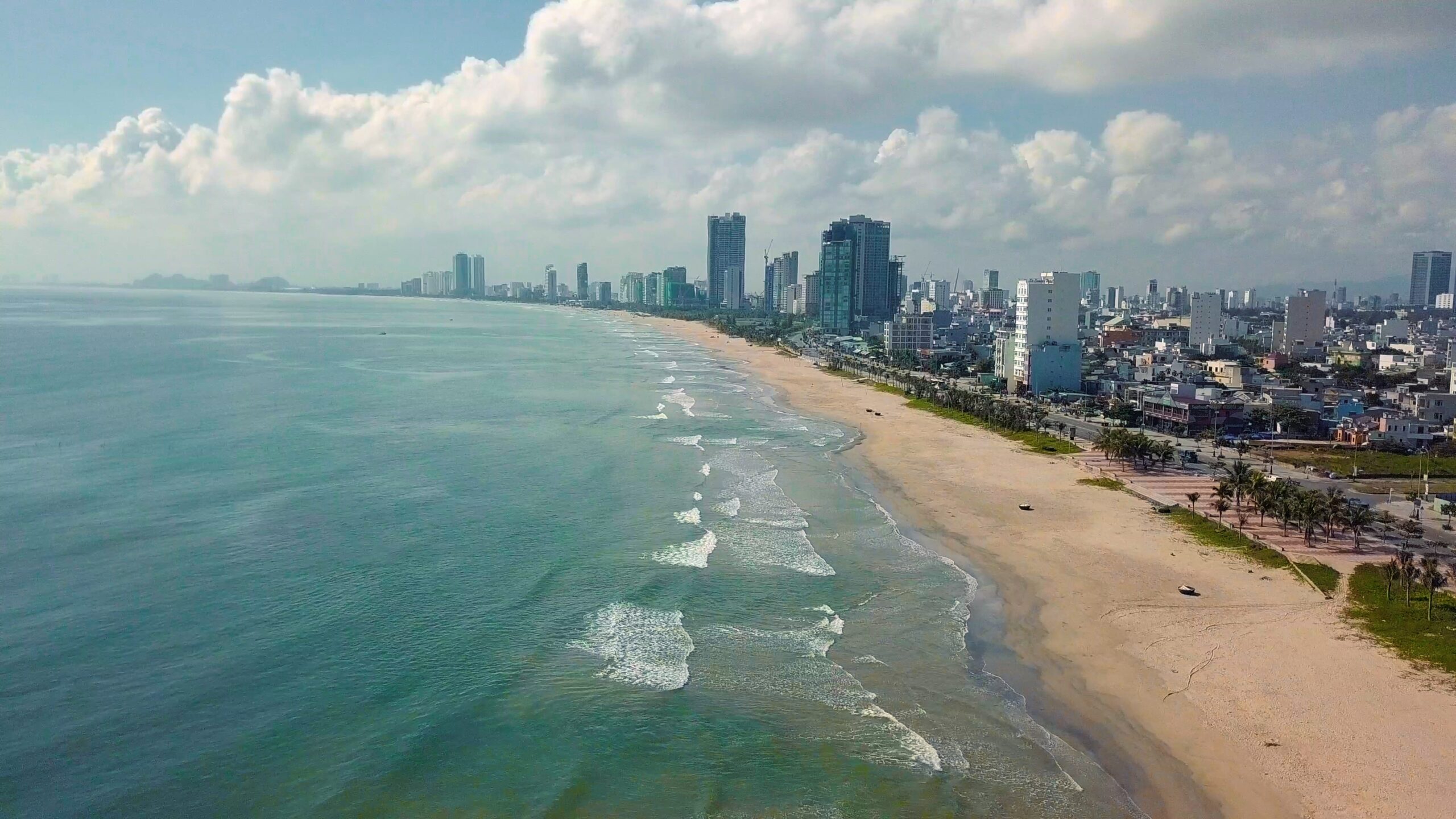 DA NANG Beach 🏖️ VIETNAM My Khe Beach🌊 and Promenade | Paradise Adventures