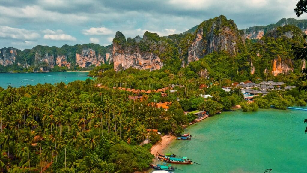 Krabi Tour, Krabi Tours, Phi Phi Island Tour, Koh Hong Tour, 4 Island Tour, 7 Island Tours, Krabi Sunset Tour, bioluminescent plankton, Krabi Group Tours, Krabi Private Tours, Phi Phi Islands, Krabi, Krabi Thailand